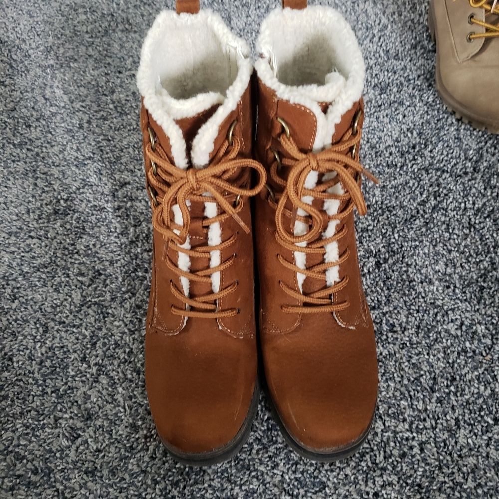 Combat boots